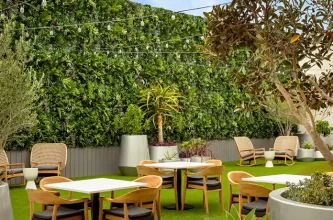 Commercial artificial living wall installed by SYNLawn